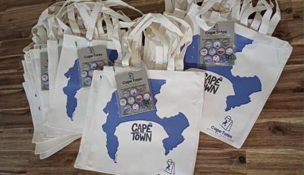 Signature Cape Totes Tote Bag & Badge Set